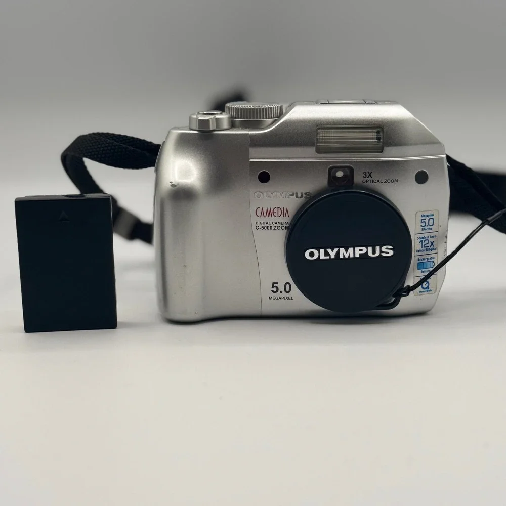 Olympus Camedia C-5000 Zoom 5.0MP Digital Camera Silver 3x Optical Zoom Japan